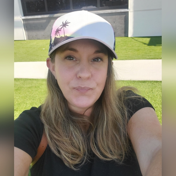 Meet your Posher, Katie - Picture 3 of 3